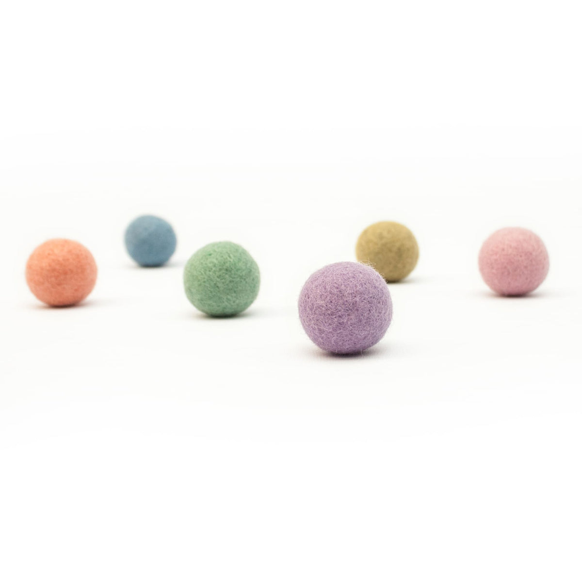 Palline di feltro RAINBOW BALLS in sei colori pastello
