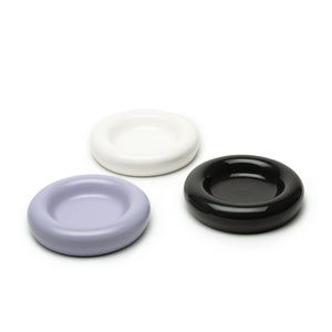 Bols pour chat DROP en lilas mat, blanc brillant et noir brillant – aperçu de toutes les couleurs.