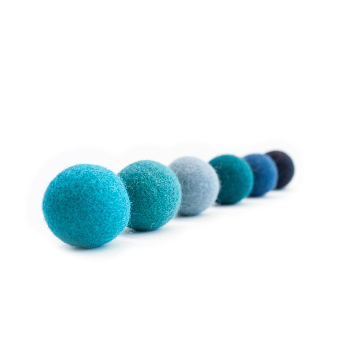 Palline di feltro OCEAN VIBES in sei tonalità di blu