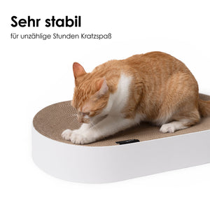 Lit à griffer SCRATCHBED en blanc : très robuste pour d'innombrables heures de jeu, un chat roux et blanc aiguisant ses griffes