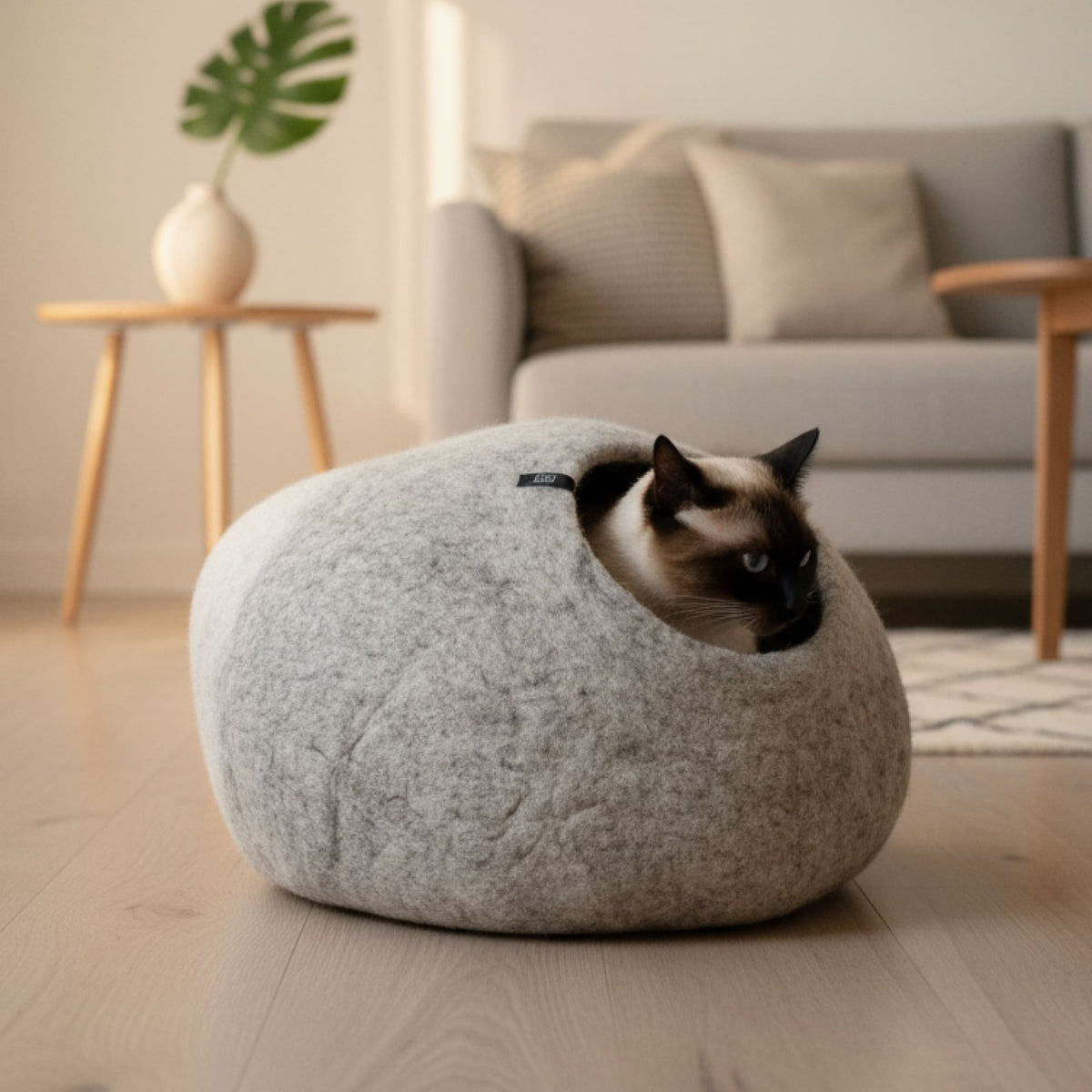 Tana per gatti PEBBLE in feltro, grigio-bianco
